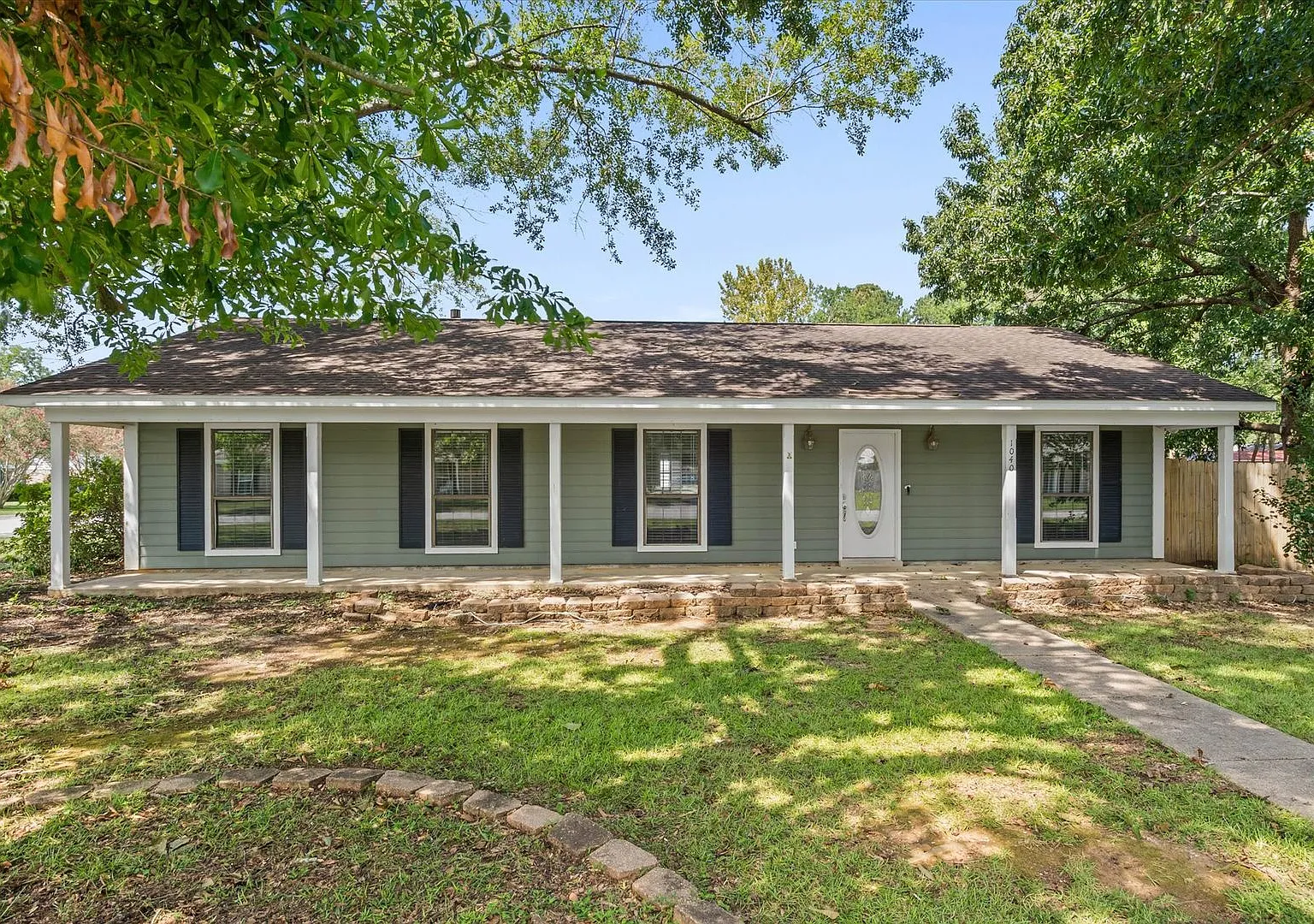 Four Bedroom in West Mobile — Photo 1