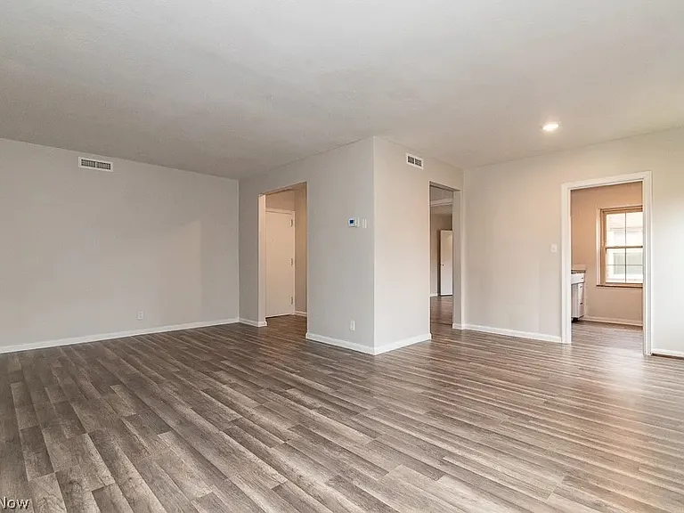 15825 Van Aken Blvd #304W — Photo 7