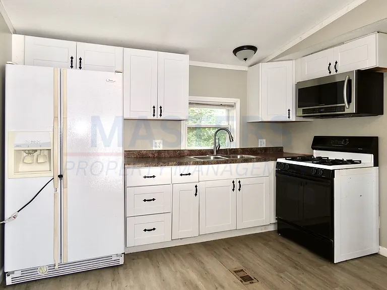 10635 Ford Rd — Photo 17