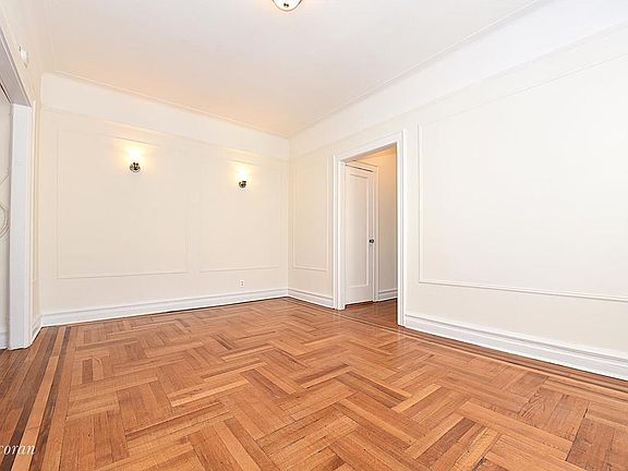 4th image of 3406 32nd St APT 2D