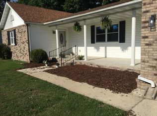 428 Sherwood Ln, Salem, IL 62881