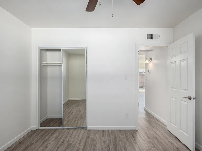 2001 W Morten Ave #6 — Photo 13