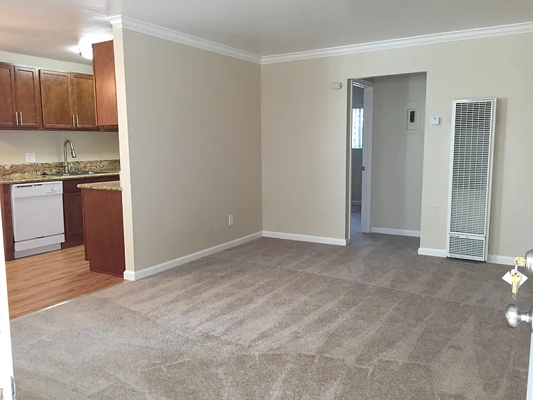 633 Grand Fir Ave #6 — Photo 4