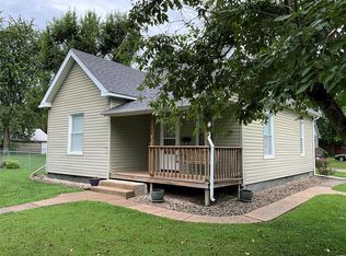 300 W Maple St, Gillespie, IL 62033