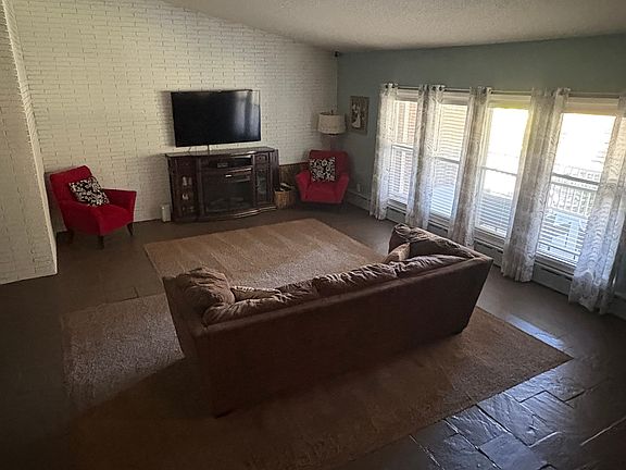 4th image of 697 Rifle Camp Rd