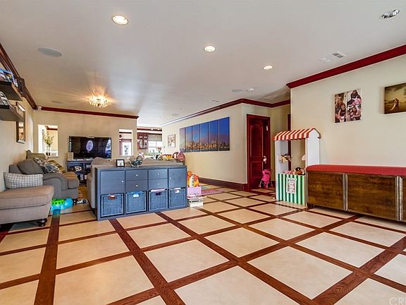 5th image of 6130 Teesdale Ave