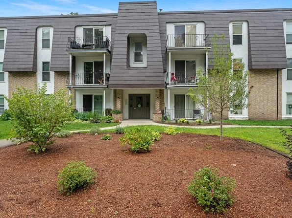 21 Shadowbrook Ln APT 14, Milford, MA 01757