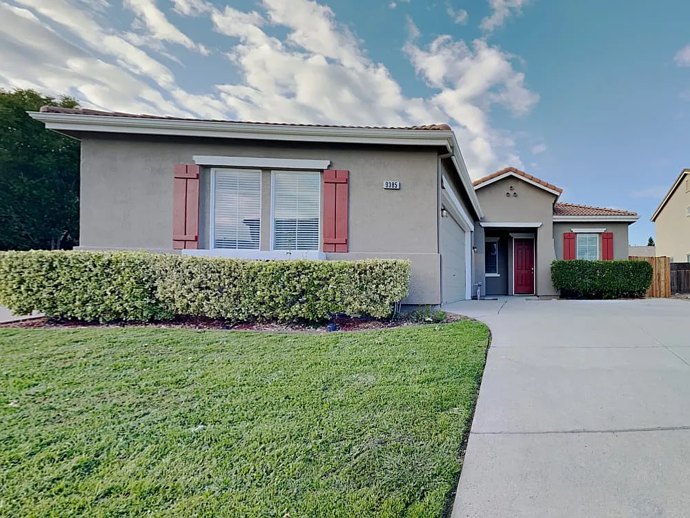 3 bed, 2263 sqft, $2,055 — Photo 1