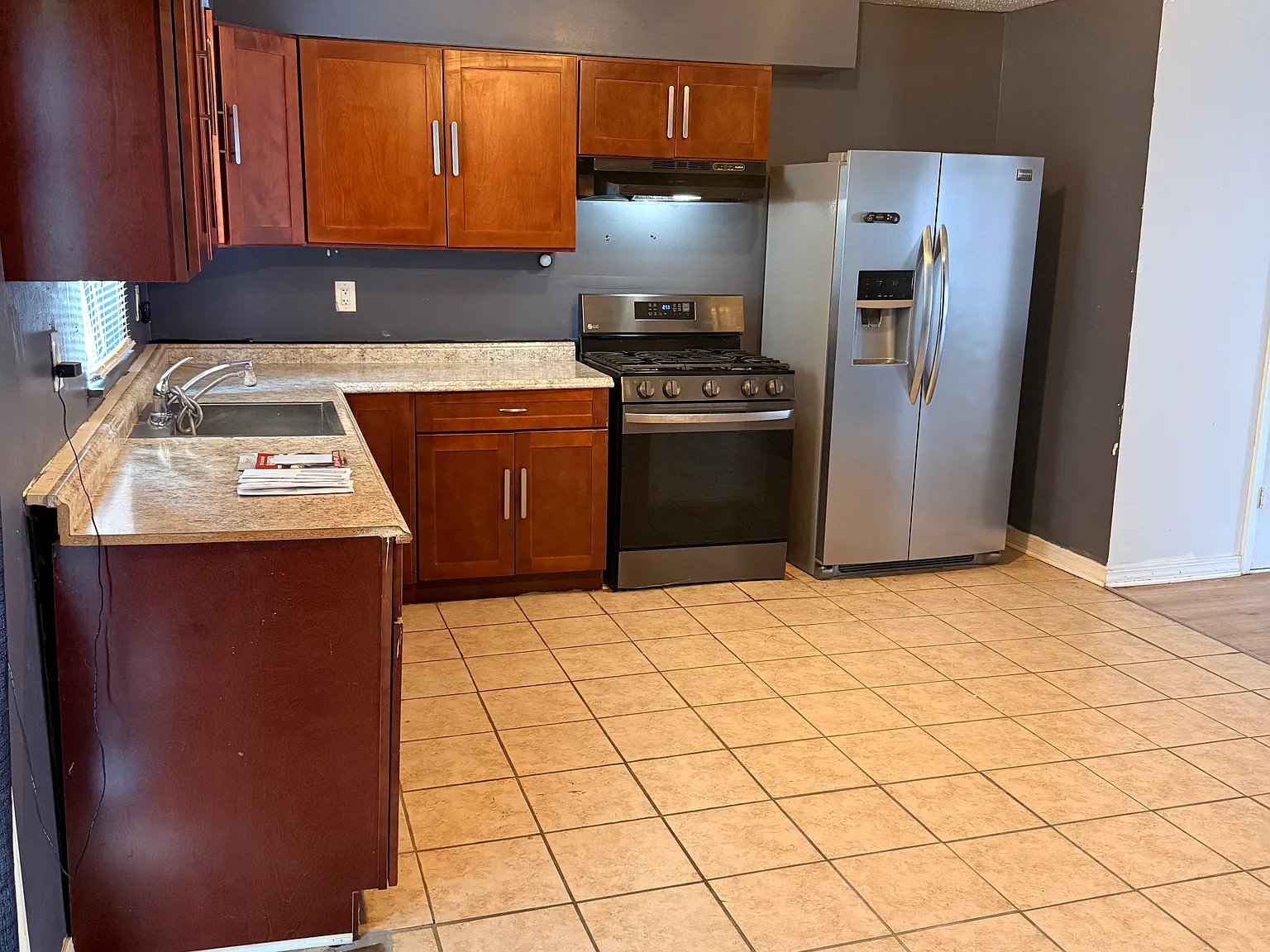 813 W 8th Street — Photo 2