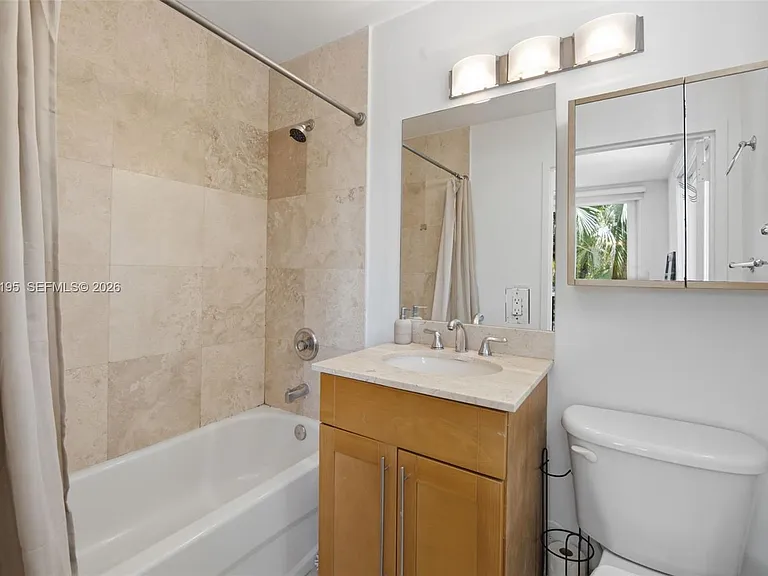 945 Michigan Ave #3 — Photo 14