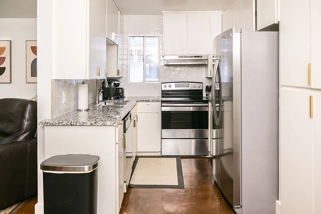 2 bed, 1000 sqft, $2,600 — Photo 4