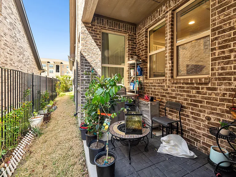 7108 Royal View Dr — Photo 33