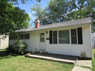 726 E 4th St, Flora, IL 62839