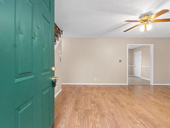 4th image of 1813 Bourne Cir
