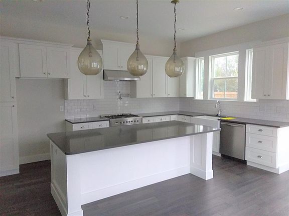 5th image of 519 W Wright St