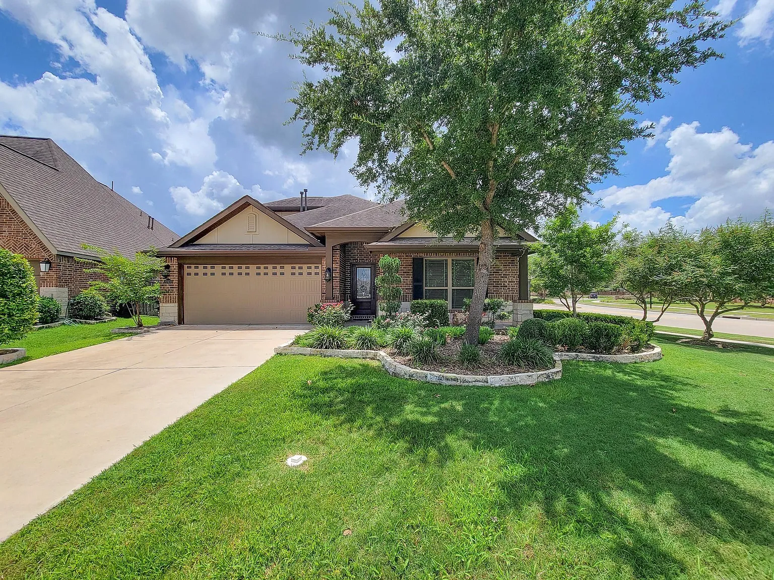 4 bed, 4.0 bath, 2619 sqft, $3,400 — Photo 2