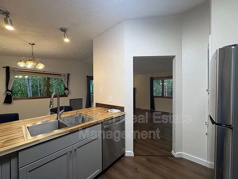 3 bed, 2.0 bath, 1584 sqft, $2,600 — Photo 4