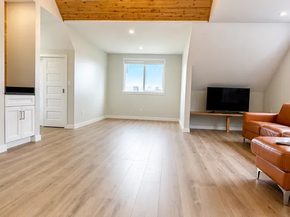 3265 N Interstate Ave #Top, Portland, OR 97227