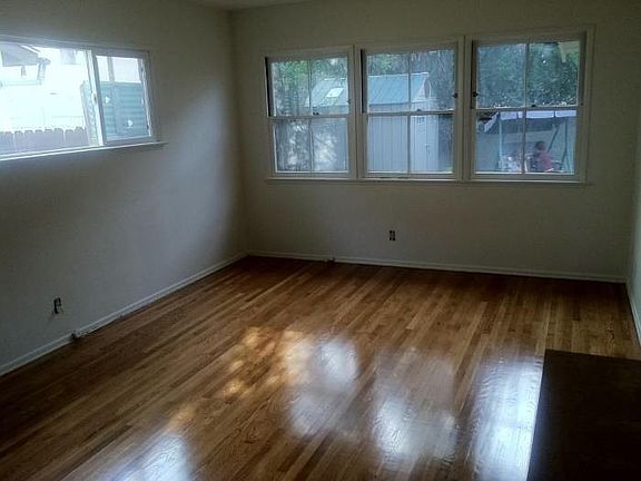 4th image of 6129 Longridge Ave