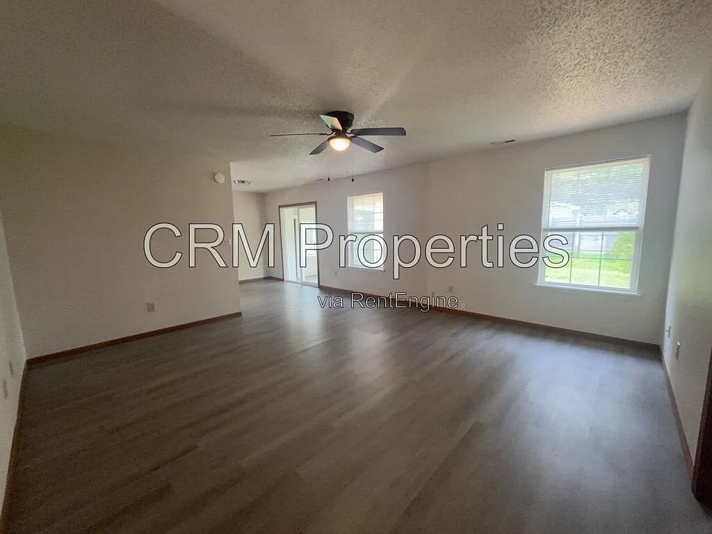 3 bed, 2.0 bath, 1228 sqft, $1,600 — Photo 3