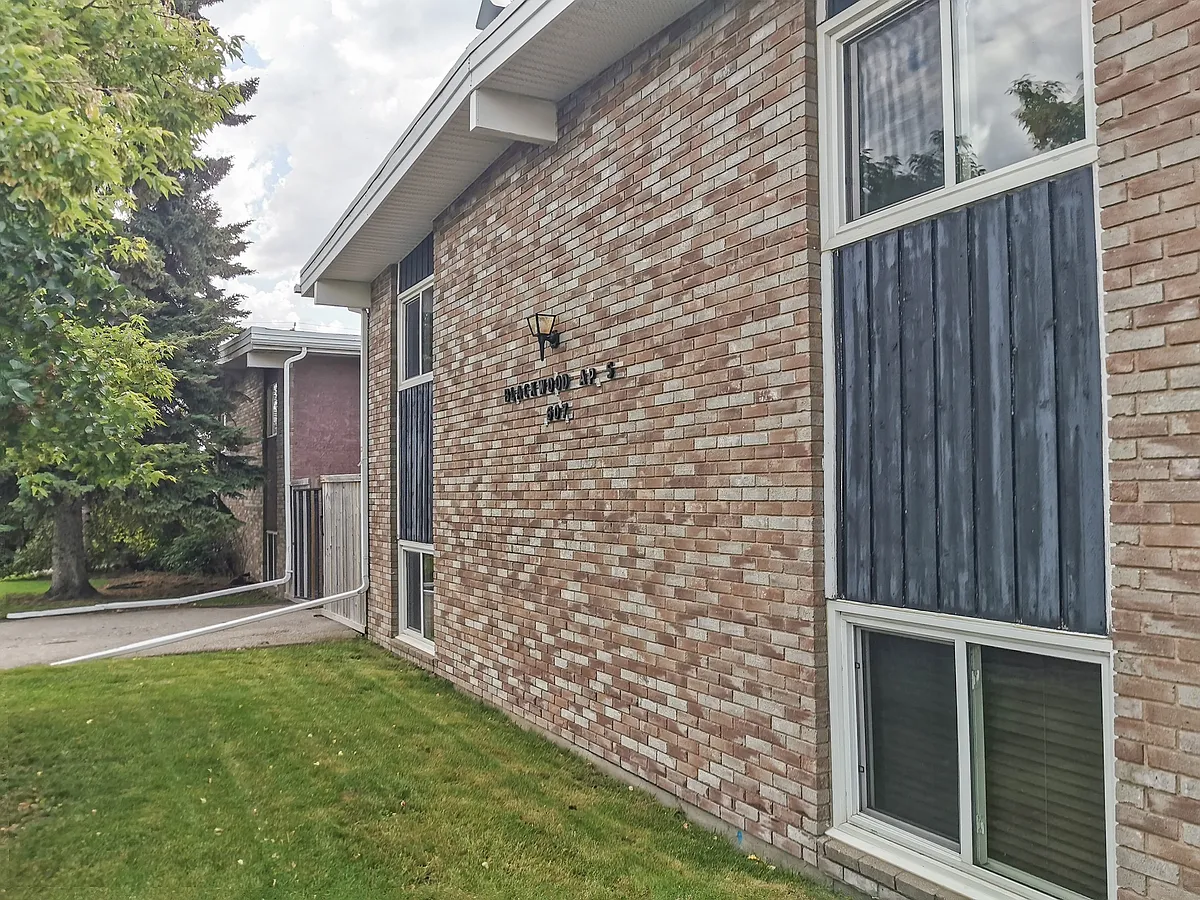 Building Photo - 607 67th Ave SW