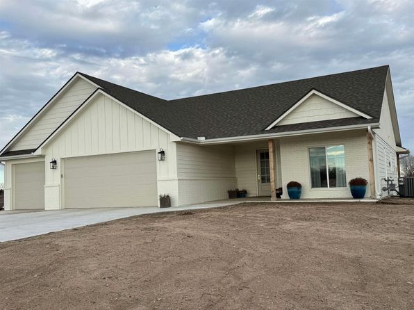 501 Maple Leaf Cir, Newton, KS 67114