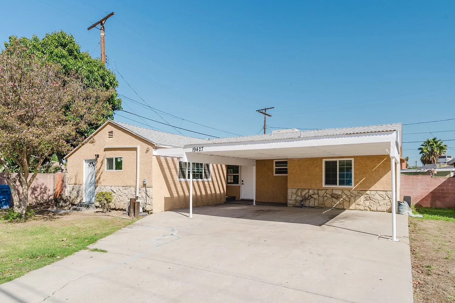 19427 Hart St — Photo 2