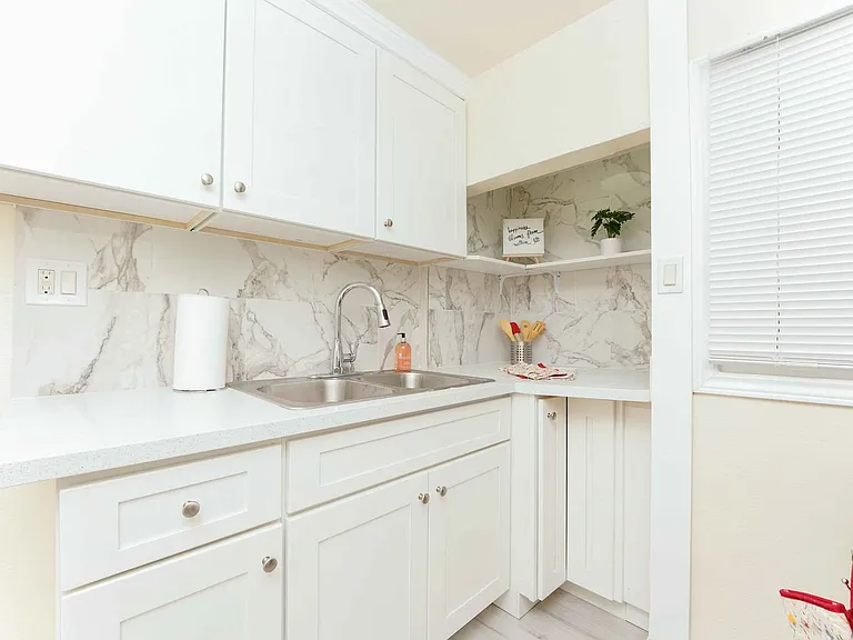 11507Medi — Photo 7