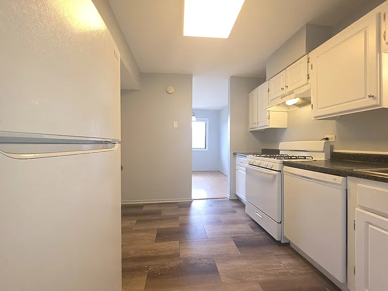 2000 Bayside Dr #304 — Photo 9