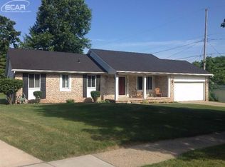 450 Windmill Point Dr, Flushing, MI 48433