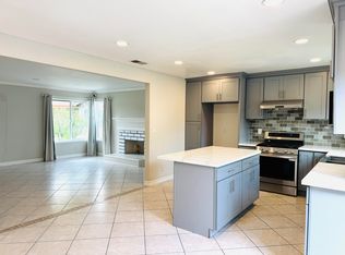 1041 S Dennis St, Santa Ana, CA 92704