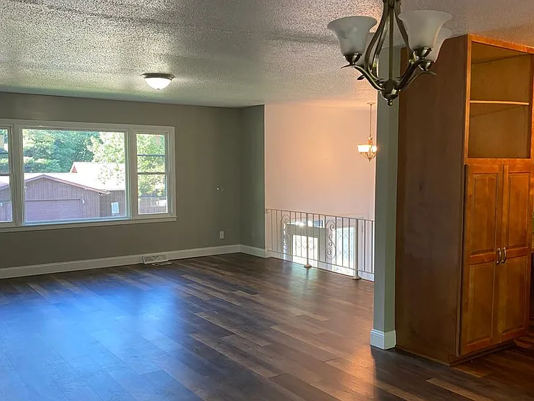 883 Roanoke Dr — Photo 25