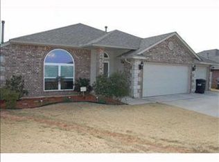 4012 Red Apple Cir, Moore, OK 73160