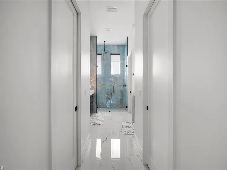930 Sycamore Ct — Photo 15