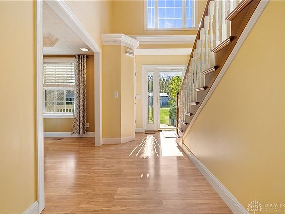 4th image of 841 Willow Rd