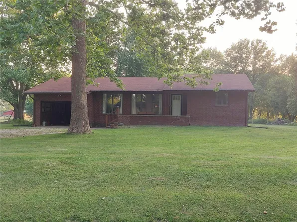 3079 Foote St, Bunker Hill, IL 62014