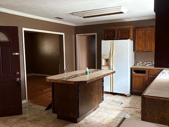 2nd image of 209 Robitaille Rd