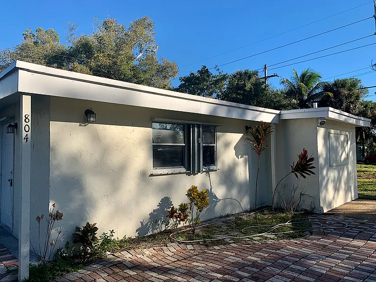 804 NW 19th Ter — Photo 18