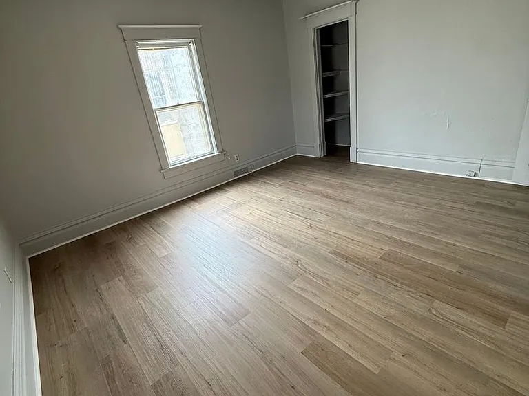 415 George St — Photo 4