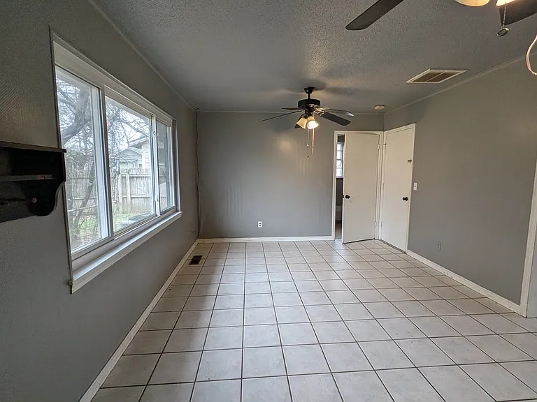 126 N Draper Ave — Photo 4