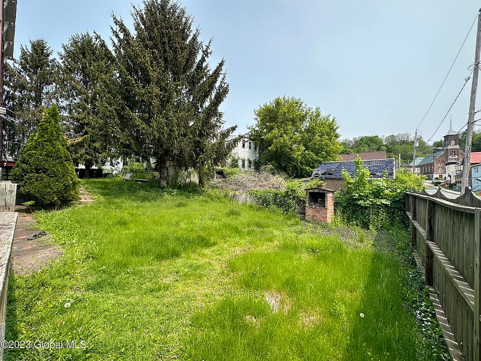 2nd image of 25 Lark Street