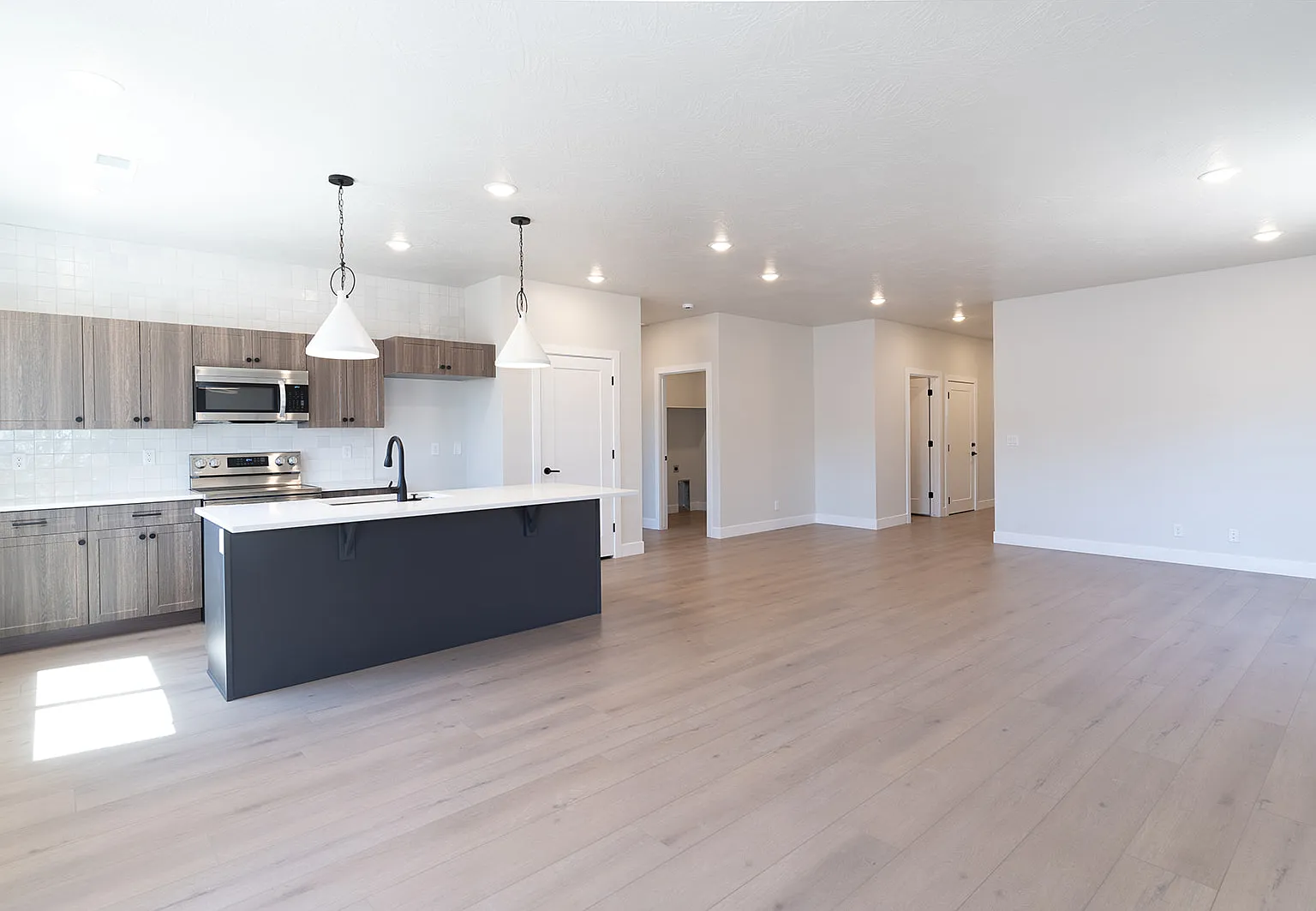 3 bed, 1630 sqft, $2,400 — Photo 2