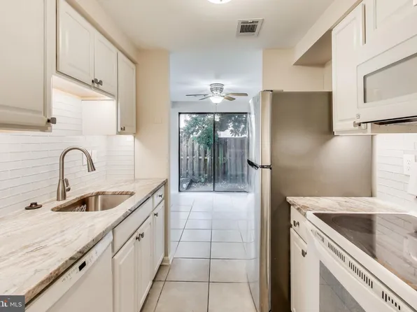 436 W Court Gln, Glen Burnie, MD 21061