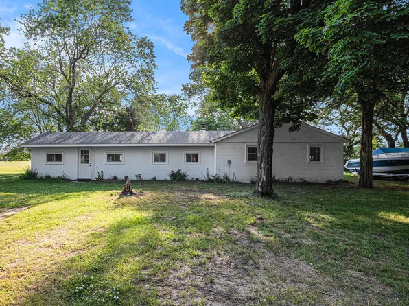 5280 N Coloma Rd, Coloma, MI 49038