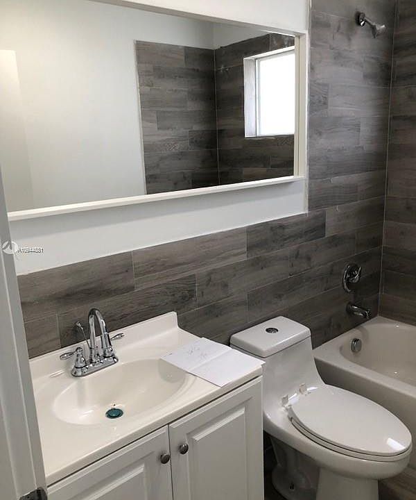 2nd image of 486 E 30th St #201