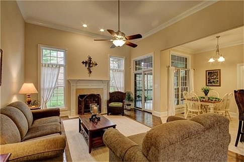 5th image of 125 Crofton Pl