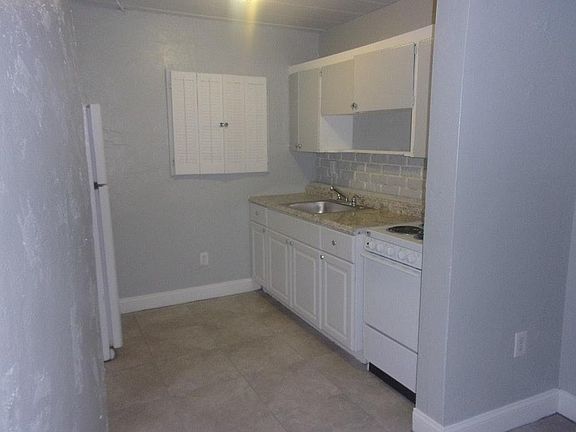 4th image of 1023 Locust St NE APT 16