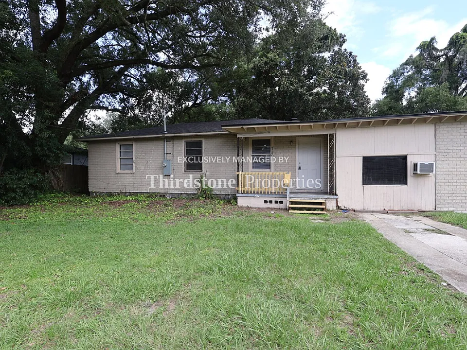 789 Gardenia Ln