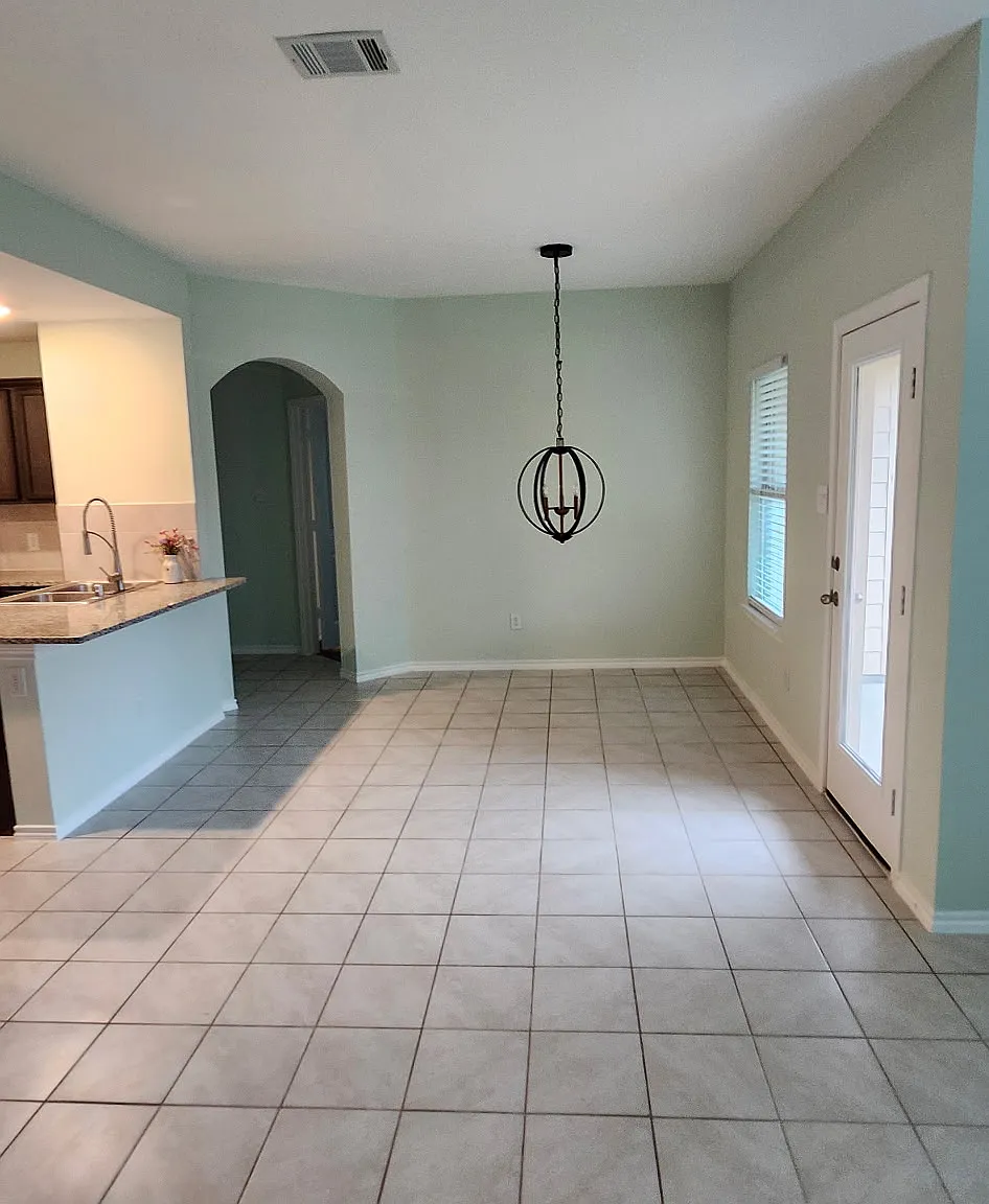4 bed, 1807 sqft, $2,000 — Photo 4