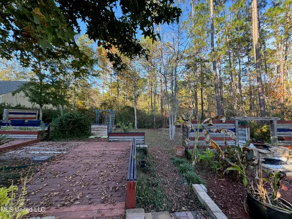 9932 Kahana St, Diamondhead, MS 39525